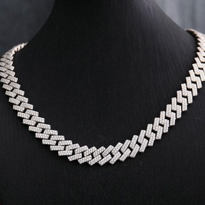 Collier chaîne cubaine en moissanite de luxe de qualité supérieure pour homme, bijoux de mode hip-hop, cadeau disponible à la vente - Product Image 3