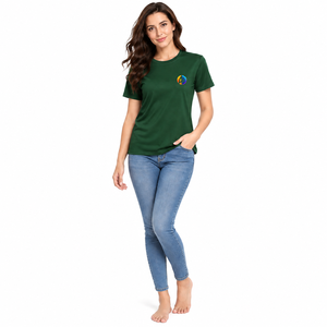 Le tissu jersey doux rend le t-shirt femme confortable pour un usage quotidien, avec une silhouette épurée, une matière extensible et légère, et un style décontracté simple. - Product Image 1