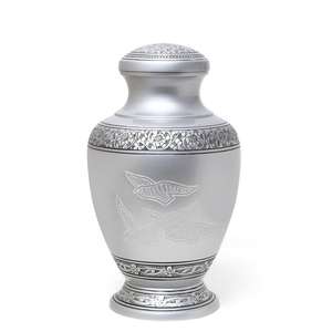 Urna Conmemorativa de Metal Grabada con Palomas Plateadas y Bandas con Patrones Florales para Cenizas de Cremación en Memoria de un Ser Querido - Product Image 1