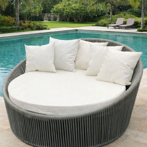 Chaise longue ronde en rotin moderne pour l'extérieur avec coussins moelleux, mobilier de patio durable et imperméable pour cour, hôtel, parc et jardin - Product Image 4