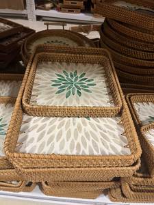 Ensemble de 2 plateaux décoratifs ronds, style bohème, en fibres végétales tissées avec incrustation de coquillages blancs, faits à la main, multifonctionnels - Product Image 6