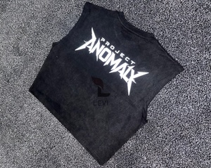 เสื้อกั๊กสีดำพิมพ์ลายกราฟิกสไตล์วินเทจสำหรับผู้ชาย พร้อมโลโก้แบบกำหนดเอง - Product Image 3