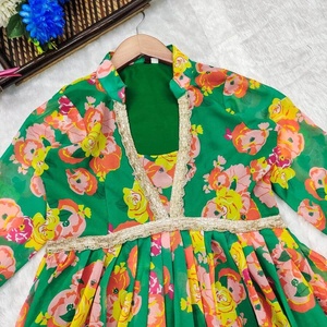 ชุดผ้าจอร์เจียที่ตัดเย็บด้วยสีเขียววังพร้อมพิมพ์ลาย - Product Image 3