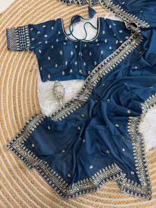 Sari de Seda Azul Marino con Bordado Dorado, Traje Tradicional de Boda para Mujer, Estilo Étnico de India y Pakistán, para Todas las Temporadas - Product Image 2