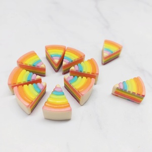 Figura de Resina de Pastel Arcoíris, Mini Adorno de Postre, Decoración Artesanal Pintada a Mano, para Manualidades, para Mayores de 14 Años - Product Image 1