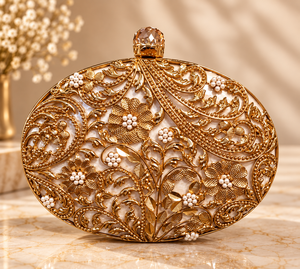 Bolso de Mano Tipo Clutch de Media Luna, Hecho a Mano, en Latón Sólido Dorado con Forro Satinado y Decoración de Cuentas, para Fiestas Nocturnas - Product Image 3