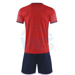 Uniforme de football respirant et à séchage rapide en polyester de qualité supérieure avec logo personnalisé pour l'entraînement et les matchs de football - Product Image 3