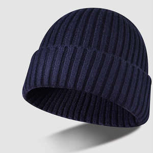 Bonnet en acrylique côtelé rayé jaune moutarde avec revers contrastant, ajustement réglable, idéal pour l'hiver et les activités de plein air - Product Image 4