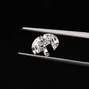 Diamante suelto de 1 quilate con certificación IGI VVS, cultivado en laboratorio, corte elegante en forma de letra B, ideal para la elaboración de colgantes, al mejor precio. - Product Image 3