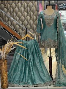 ชุดสัลวาร์ผ้าไหมปักลายสีเขียวอมฟ้า พร้อมผ้าคลุมไหล่ ทรงปกติ ชุดแบบดั้งเดิมของอินเดียและปากีสถานสำหรับผู้หญิง ความยาวระดับพื้น - Product Image 4