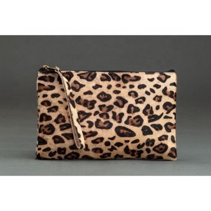 กระเป๋าคลัทช์หนังวัวแท้ลายตัวอักษรแบบมีซิป ดีไซน์ทันสมัย ป้องกันการโจรกรรมข้อมูล RFID สำหรับสุภาพสตรี - Product Image 2