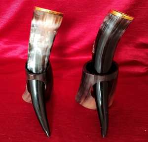 Cuerno Vikingo para Beber, Ecológico, Estilo Amoroso, Negro y Blanco con Soporte de Cuero, 100% Cuerno Natural Pulido, Personalización Disponible - Product Image 2