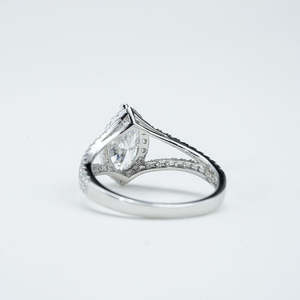 Anillo de compromiso de moda de plata de ley S925 con moissanita D VVS de corte marquesa y halo, banda de boda con pavé y tallo dividido, regalo romántico - Product Image 5