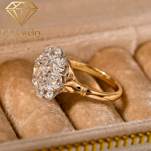 Bague en or jaune 14 carats, style ancien européen, avec diamant de laboratoire rond, grappe florale ovale en pétales, halo tournesol, bijoux fins de mariée vintage - Product Image 1