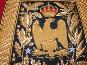 Bandera Decorativa con Emblema de Hilo Dorado, Bandera Personalizada con Logotipo en Hilo Metálico - Product Image 3