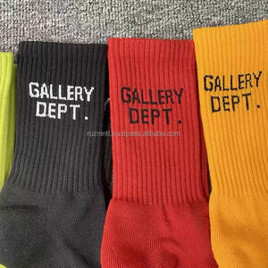 Chaussettes de performance à séchage rapide avec soutien amortissant et panneaux en maille pour le sport et l'entraînement quotidien - Product Image 4