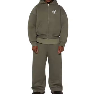Tenue d'entraînement performante avec panneaux respirants et confort athlétique décontracté, survêtement oversize - Product Image 1