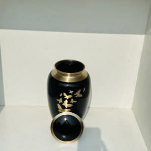 Urnes funéraires en laiton personnalisées en gros pour les cendres humaines et adultes, urnes funéraires en laiton gravées de papillons de haute qualité - Product Image 3