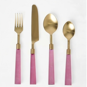 Ensemble de couverts modernes avec poignée rose plaquée or, fourchette, cuillère, couteau, compatibles lave-vaisselle, pour une table élégante - Product Image 1