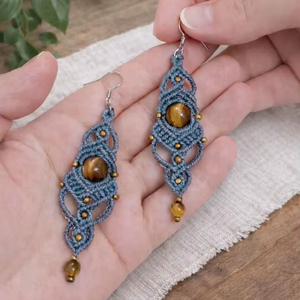 Boucles d'oreilles pendantes en macramé œil de tigre faites à la main, cordon bleu, pierre précieuse naturelle, style bohème, bijoux artisanaux faits à la main - Product Image 1