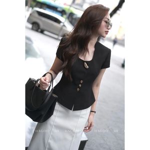 เสื้อแจ็คเก็ตสไตล์นักข่าวสำหรับผู้หญิง คอปกเหลี่ยม ติดกระดุม แขนสั้น ผ้าทวิลเนื้อนุ่ม อุ่นสบาย เหมาะสำหรับใส่ทำงานหรือใส่ในชีวิตประจำวันช่วงฤดูใบไม้ผลิ รุ่น A661 ขายส่ง - Product Image 2