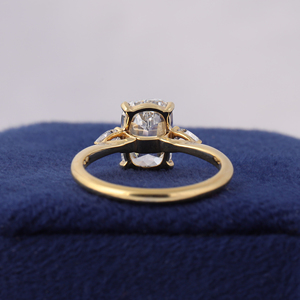 Bague de fiançailles en diamant de laboratoire Ashoka de 2 carats, taille croisée, or massif 14 carats, trois pierres, bijoux de luxe pour mariage et fête - Product Image 4