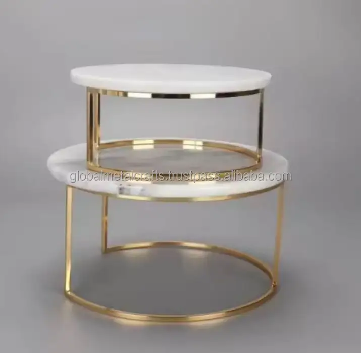 शादियों की पार्टी और रेस्तरां के लिए सोने की धातु और सफेद संगमरमर केक स्टैंड गोल आकार का आधुनिक सजावटी डिजाइन