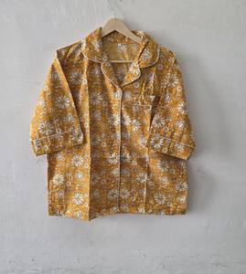 ชุดนอนผ้าฝ้ายลายดอกมัสตาร์ดสำหรับผู้หญิง ชุดฤดูร้อน/ฤดูใบไม้ร่วง เสื้อเชิ้ตพิมพ์ลายติดกระดุม กางเกงขาสั้นเอวยางยืด ชุดนอนแบบเซ็ต - Product Image 1