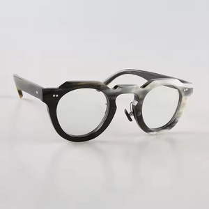 Gafas de sol hechas a mano con montura de cuerno de búfalo natural pulido. - Product Image 3