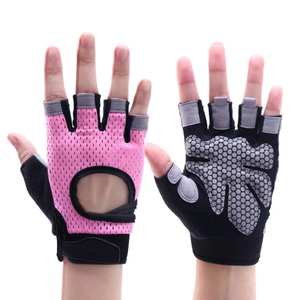 Guantes Deportivos de Neopreno Rosa y Negro Harry Johnson, Medios Dedos, Transpirables, con Acolchado de Gel y Cierre de Velcro para Levantamiento de Pesas - Product Image 3