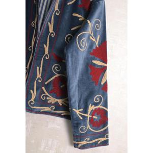 Chaqueta Suzani Bordada de Terciopelo Indio Vintage, Estilo Boho, Hecha a Mano, con Diseño Floral, Prenda Étnica para Mujer - Product Image 2