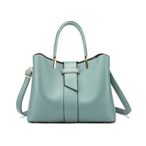 Bolsa de Viaje de Cuero Vacuno Estampado en Relieve con Patrón de Vaca, Bolsa de Fin de Semana con Cierre de Cremallera, Gran Capacidad, Unisex, para Gimnasio o Viajes Cortos - Product Image 4