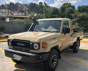 CUATRO Land Cruiser 76 4.5 Station-Wagon S79 LX 40TH ANNIVERSARY 2023, Autos Usados en BUEN ESTADO para USO GENERAL - Product Image 2