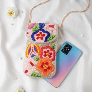 Dragonne de téléphone légère en PP avec perles en forme de cœur embossées, breloque clochette dorée et perle, idéale pour la Saint-Valentin - Product Image 1
