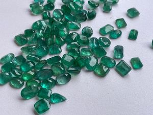 Mezcla de Esmeraldas Naturales de Zambia de Grado Coleccionista |   Piedras Preciosas Sueltas de Esmeralda Verde Facetada - Product Image 1
