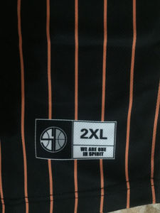 เสื้อเบสบอลลายทางแบบสตรีท ดีไซน์เองได้ ใส่ได้ทั้งชายและหญิง สไตล์ฮิปฮอป ระบายอากาศได้ดี ไซส์ใหญ่พิเศษ ผลิตจากโพลีเอสเตอร์ 100% สีตามสั่ง ไซส์ S-5XL - Product Image 6