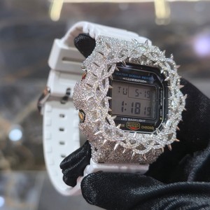 Reloj de Cuarzo Moissanite Personalizado con Incrustaciones de Diamantes, Esfera Cuadrada, Correa de Goma Digital de 20 mm, Resistente al Agua 20 Bar, Tono Plateado, Unisex - Product Image 4