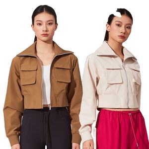Fabricantes personalizados Mujeres Zip up Deportes Plain Cropped Windbreaker Softshell Jacket Outdoor Senderismo Chaqueta impermeable - Product Image 1