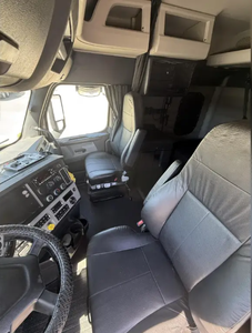 Camiones Freightliner Cascadia 113 Usados y Económicos con Cabina para Dormir, Modelos 2022, 2021 y 2019, Cabina de 60 Pulgadas con Techo Medio, 450 HP, Automático - Product Image 3