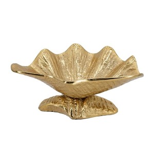 Bol en métal doré fait main avec texture craquelée, plat de service décoratif glamour pour la décoration de table - Product Image 1