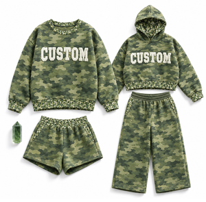 Ensemble de survêtement pour femme en 4 pièces, couleur verte personnalisée, sweat-shirt à capuche, short, pantalon large - Product Image 1