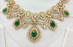 Parure de collier ras-du-cou victorien plaqué or avec pierres vert émeraude et boucles d'oreilles chaîne à maillons effet diamant pour mariage nuptial sud-indien - Product Image 6