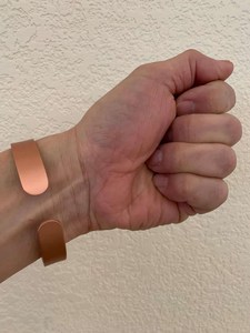 Brazalete Abierto de Cobre Puro Hecho a Mano con Grabado, Metal Sólido, Nombre Personalizado, Frase Personalizada, Acabado Antiguo de Alto Brillo - Product Image 2