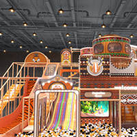 Parc de jeux intérieur sur le thème des tribus de l'Empire des Animaux, zone labyrinthe, projecteur, jeux interactifs