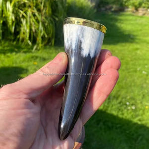 Vaso de chupito de cuerno con trabajo de latón Proveedor OEM para restaurante en casa bar Ágata - Product Image 1