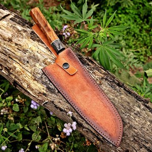 Couteau de chef artisanal sur mesure en acier à haute teneur en carbone avec manche en bois d'olivier et étui en cuir – Meilleur fournisseur - Product Image 6
