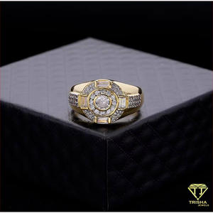 Bague ronde dorée avec détail de pierre scintillante pour les grossistes en bijoux - Product Image 3