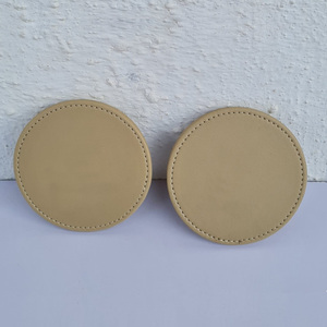 Dessous de verre faits à la main en cuir PU naturel 4 pièces ensemble pour cuisine maison et bureau pour boissons tapis de bar et tampons cadeaux uniques - Product Image 2