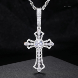 Pendentif Croix Cruciforme Céleste - Pendentif Croix en Argent 925 avec Moissanite, Pendentif Chrétien Entièrement Sertie de Moissanite - Product Image 2