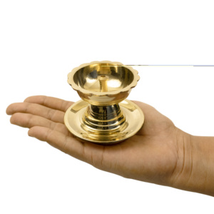 Lámpara de aceite tradicional de latón Udupi Nandha Deepam para decoración de hogar, templo y pooja. - Product Image 4